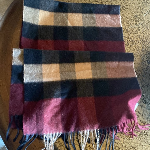 BURBERRY Claret Check 100% Cashmere Scarf, 200x36 cm, Authentic (final sale) - Picture 11 of 14